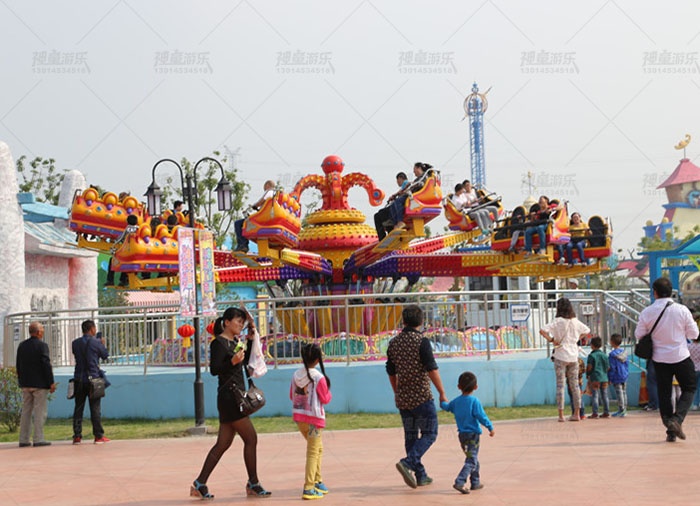 公園游樂設(shè)備激情跳躍